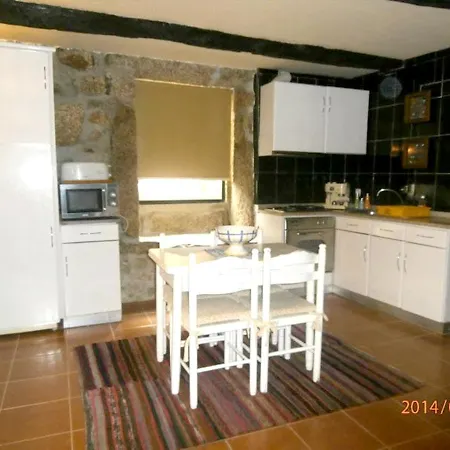 ヴィラ With 2 Bedrooms In Basto With Private Pool Enclosed Garden And Wifi 60 Km From The Beach